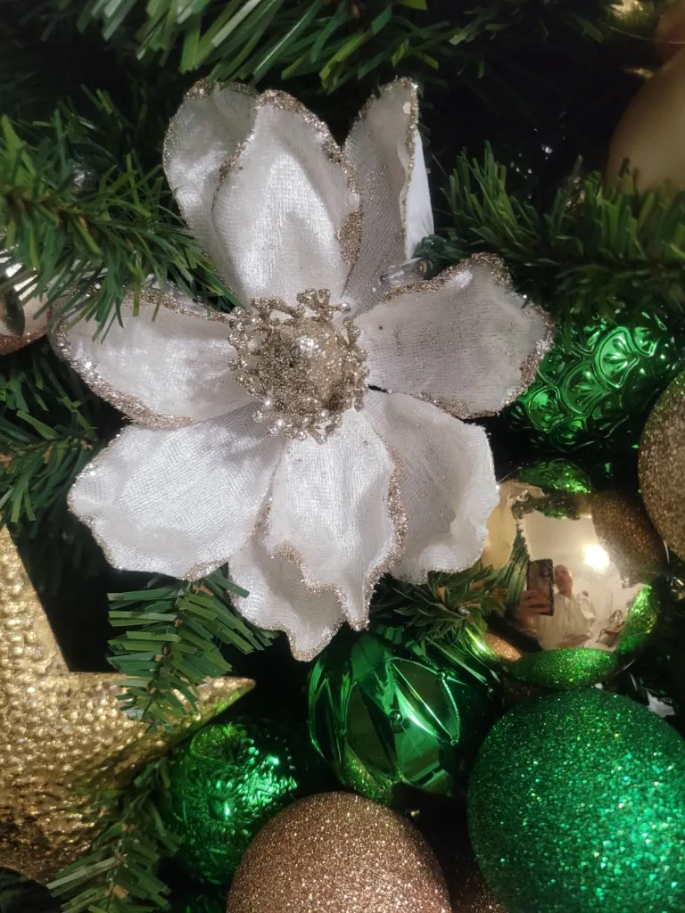 Beautiful Budget Christmas Tree Decorating Tips