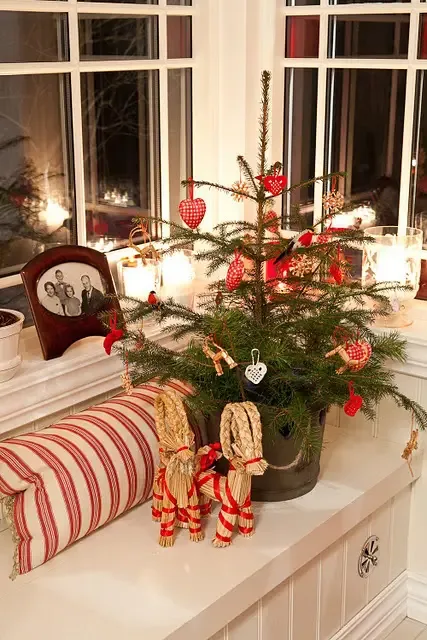Beautiful Small Christmas Tree Ideas for Tight Spaces