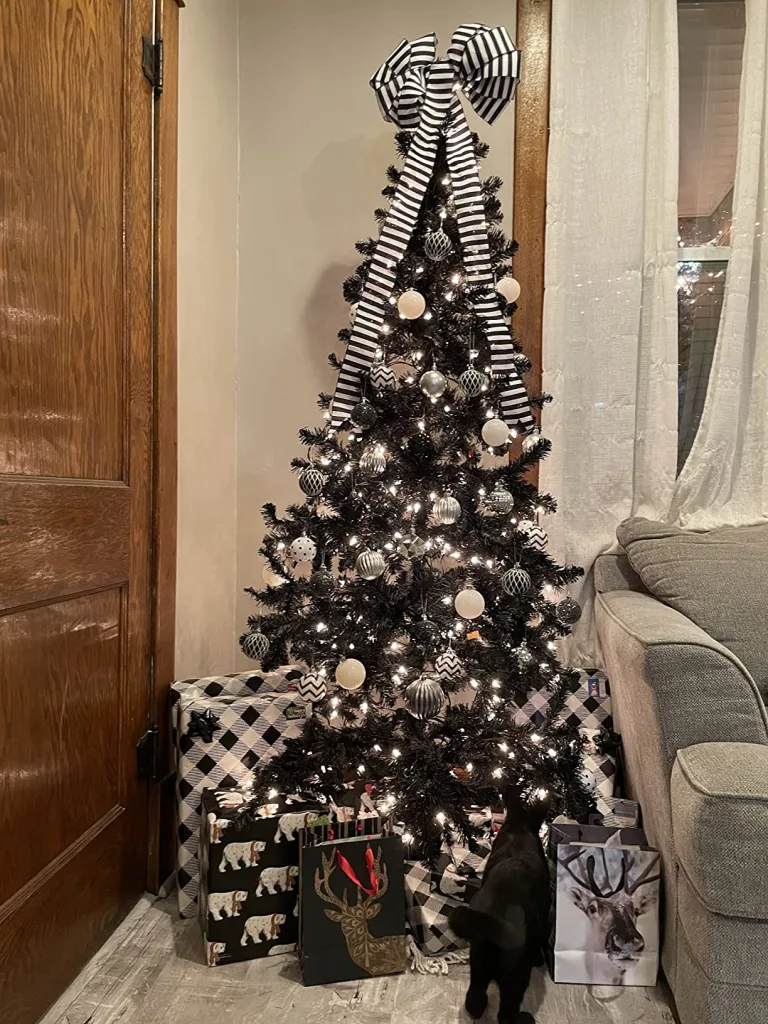 How to Style Black and White Christmas Decor That Feels Luxe, Not Basic