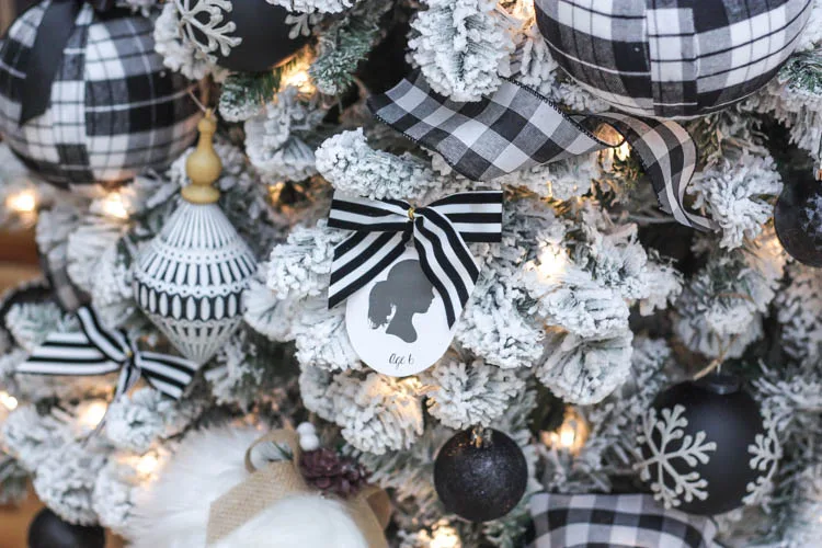 How to Style Black and White Christmas Decor That Feels Luxe, Not Basic