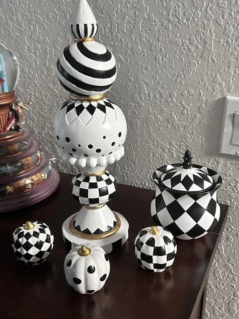 How to Style Black and White Christmas Decor That Feels Luxe, Not Basic