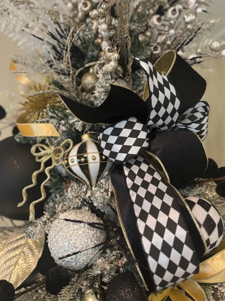 How to Style Black and White Christmas Decor That Feels Luxe, Not Basic