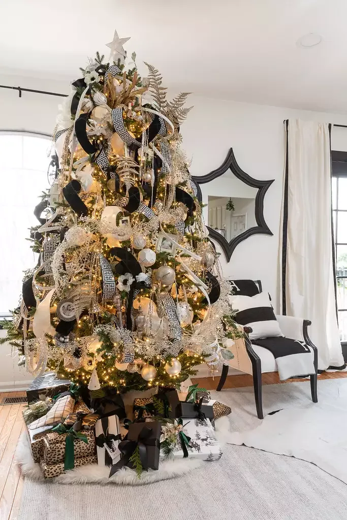 How to Style Black and White Christmas Decor That Feels Luxe, Not Basic