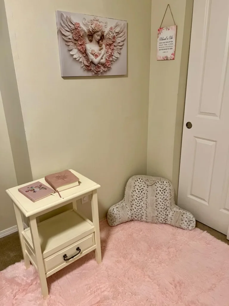 How to Keep a Small Apartment Cozy Without Overcrowding It