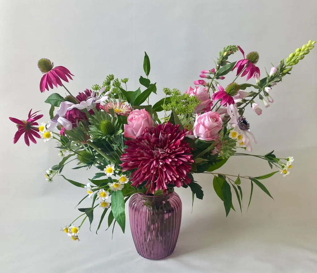 10 Best Wildflowers For Beautiful Centerpieces For Any Occasions
