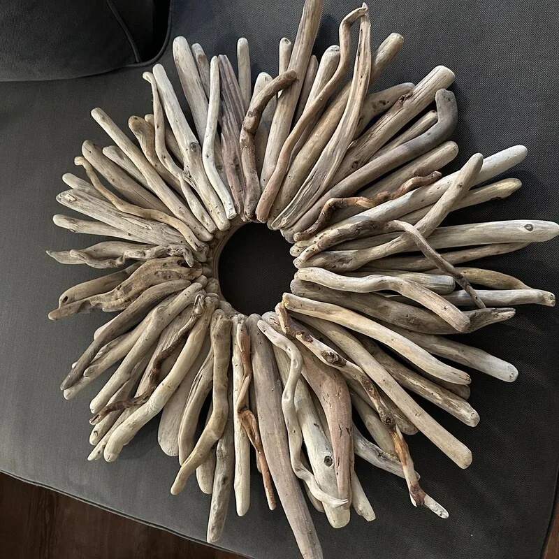 How to Easily Decorate with Driftwood, Pods & Pinecones