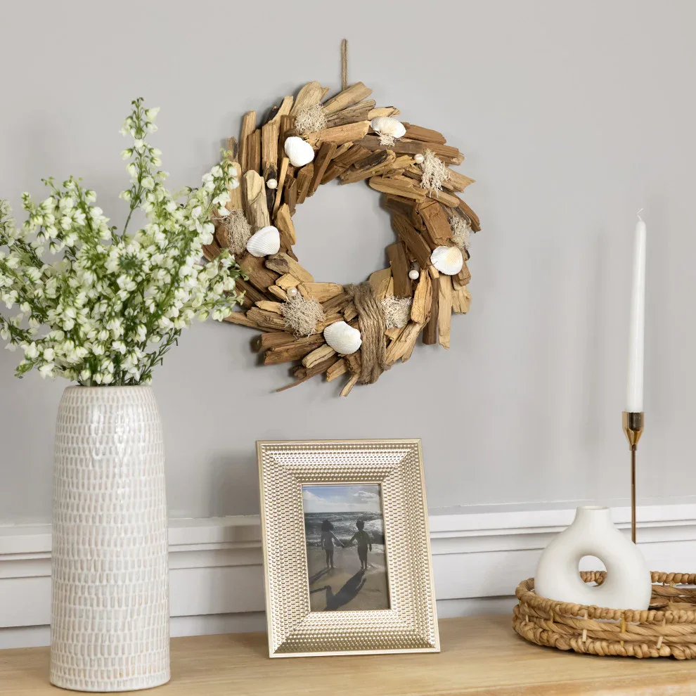 How to Easily Decorate with Driftwood, Pods & Pinecones