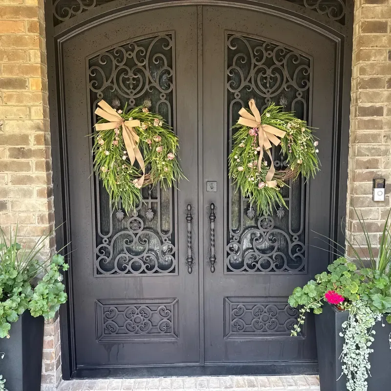 Top 8 Flowers to Make Beautiful Spring Wreaths