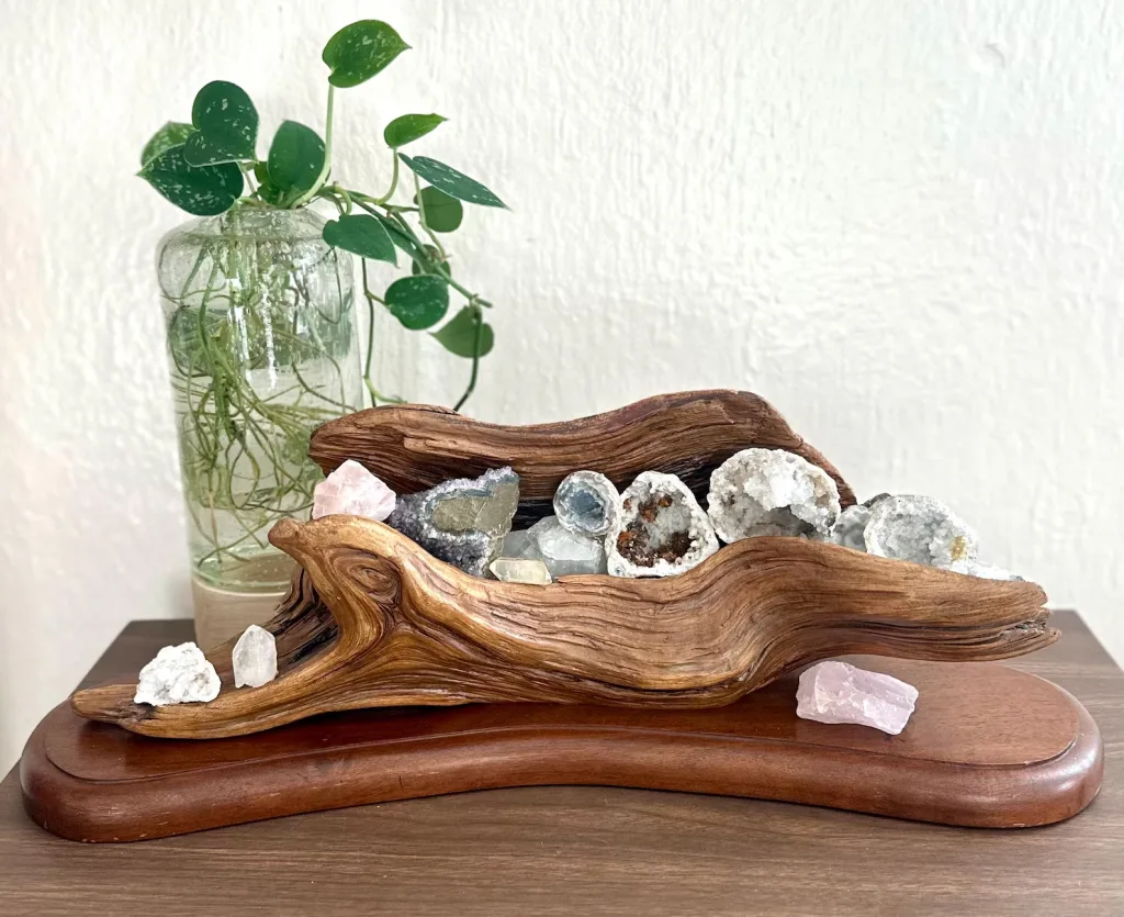 How to Easily Decorate with Driftwood, Pods & Pinecones