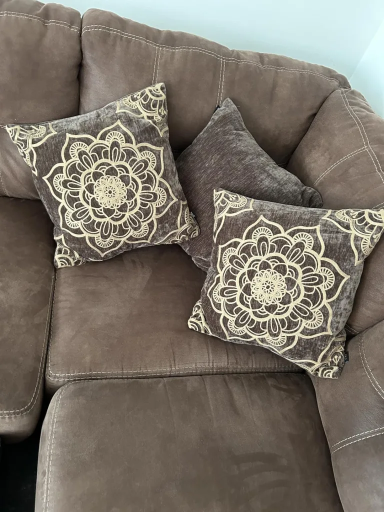 Soft Pillow Inspiration For Creating A Warm And Relaxed Living Space - The Rule of Three in Interior Design and How to Use It