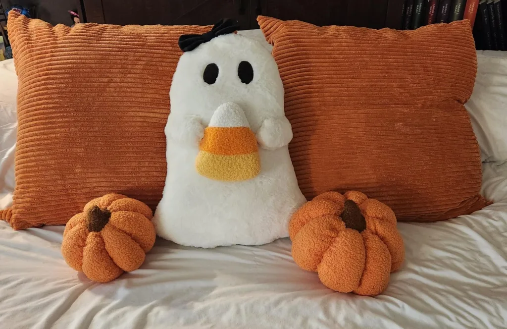 Cute Halloween Decor Inspiration - How to Style Halloween Decor You Already Own in a Completely New Way