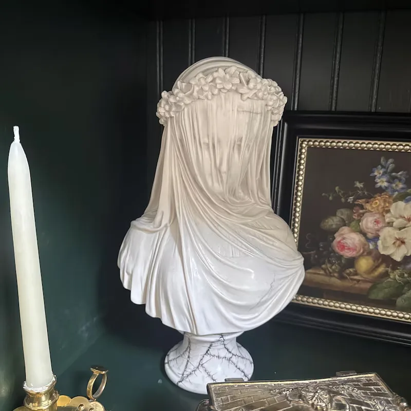 Minimalist Halloween Decor Ideas For A Calm And Stylish Home - The Best Neutral Halloween Decor for a Sophisticated Spooky Home