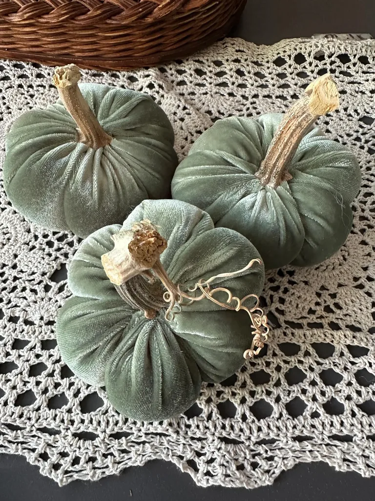 Affordable Fall Home Decor Ideas For A Beautiful Home - How Designers Pick Fall Colors That Always Look Stunning