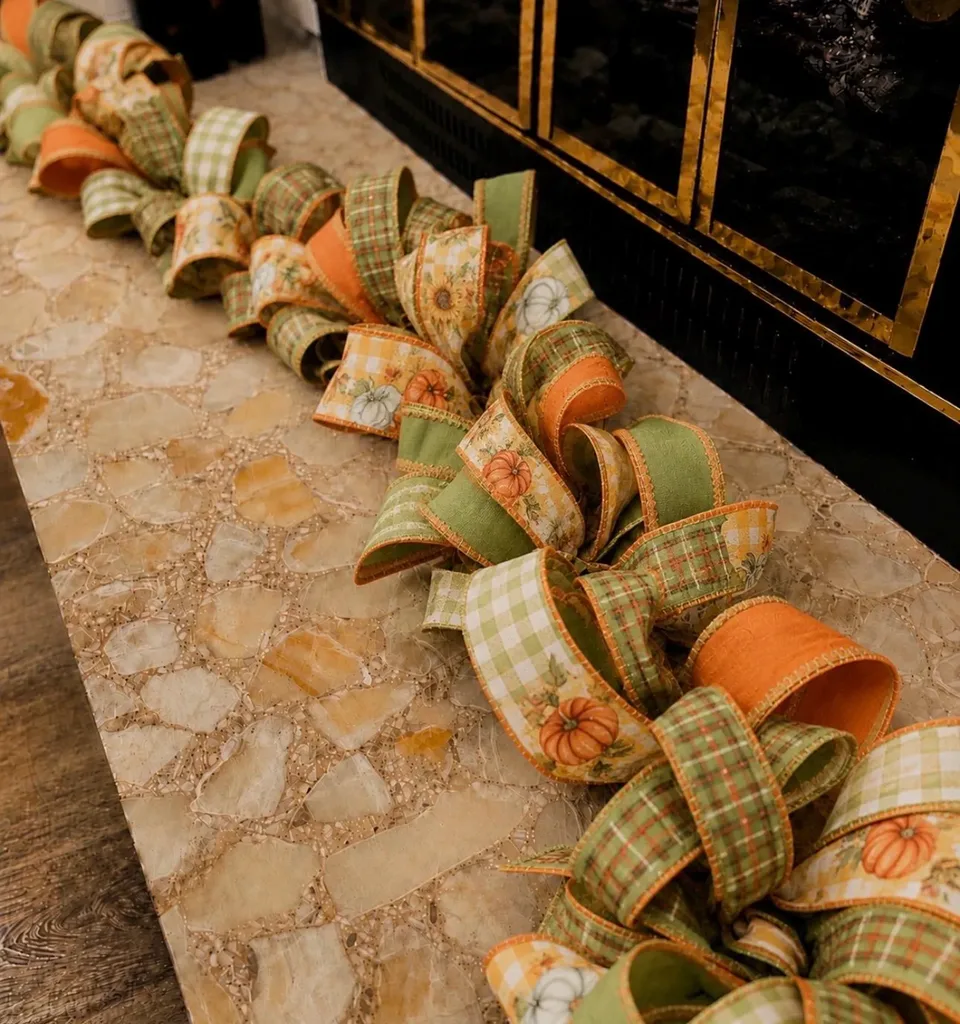 Easy Fall Home Decorating Ideas For A Cozy Seasonal Update - How Designers Pick Fall Colors That Always Look Stunning