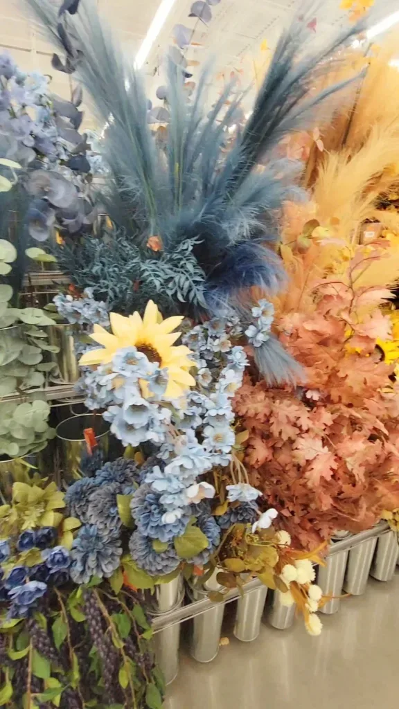 Fall in Love With This Gorgeous Fall-O-Ween Floral DIY - How Designers Pick Fall Colors That Always Look Stunning
